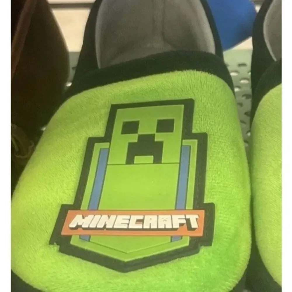 Boys Minecraft Creeper License Slippers Easy On/Off Slip-On Style Size 4/5 NWOT